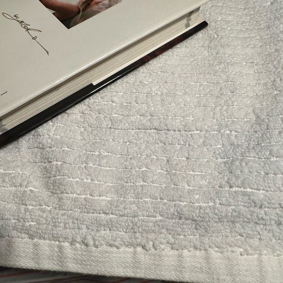 Gold: A Devotional by Crystal Lewis - Picture 6 of 10